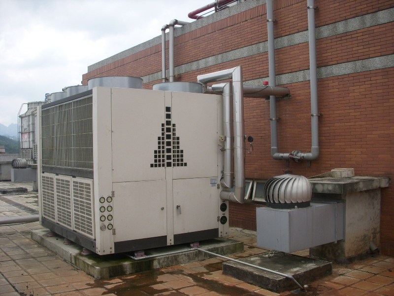 图说：亚洲大学设置热泵，达到节能减碳作用。